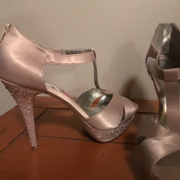 Shoes - Picture 2 of 4